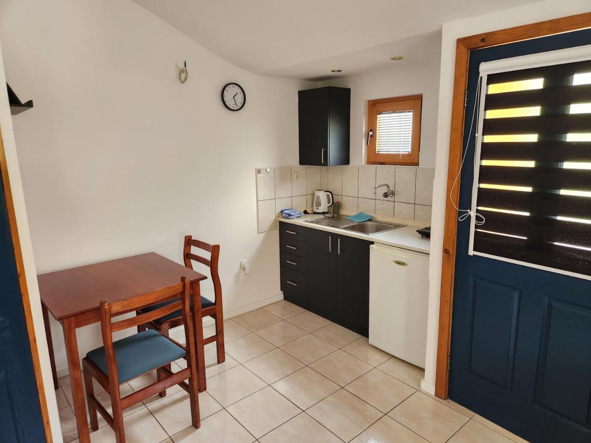 Pension Lale Apartamento Peštani Exterior foto