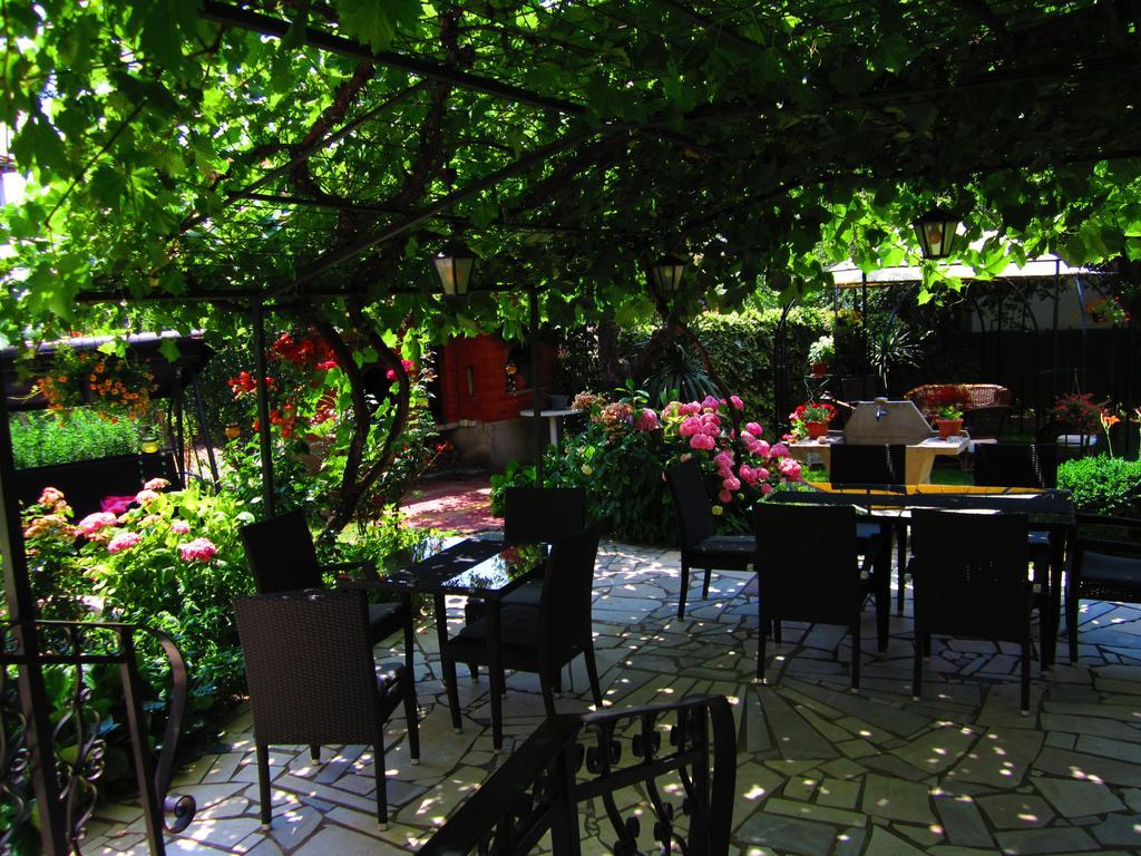 Pension Lale Apartamento Peštani Exterior foto